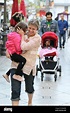 Jodie Sweetin y su novio Morty Coyle compras en Grove con sus hijas ...