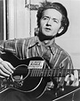 File:Woody Guthrie NYWTS.jpg - Wikimedia Commons