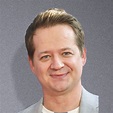 Jason Earles Movies and Shows - Apple TV
