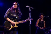 Luscious Jackson dances merrily through the ’90s, and beyond, at the El ...