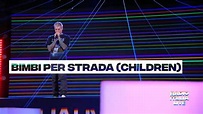 Fedez - Bimbi per strada sul palco di #RadioItaliaLive - YouTube