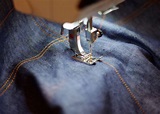 Eine Jeans entsteht- Fertigstellen der Jeans – PGDESIGN