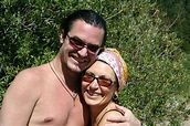 Mike Patton with wife Christina | Cabelo