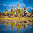 Famous Angkor Wat temple complex in sunset, Cambodia. | Viajes a la Medida