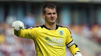 Tom Heaton agrees new contract with Burnley | Football News | Sky Sports