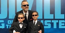 Miguel Bosé posa por primera vez con sus hijos de 8 años en Hollywood