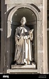 Estatua de León Battista Alberti, Piazzale degli Uffizi, Florencia ...