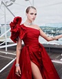 Cara Delevingne shines in the regal red gown at Oscars - Clothes Planet