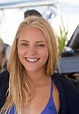 AnnaSophia Robb as Bethany Hamilton in Soul Surfer, 2011 | Annasophia ...