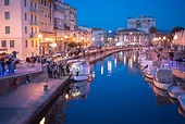 Sonnenuntergang in Viareggio , Italien Schöne Promenade mit Kanal und ...