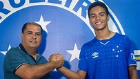 El hijo de Ronaldinho, de 14 años, ya es futbolista profesional