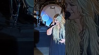 Kelly Clarkson performing “Mine” at The Belasco in LA! - YouTube
