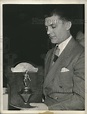 Press Photo Nick Etten holds J. Louis Comiskey Memorial Plaque Aard ...