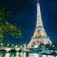 The Eiffel Tower At Night Wallpaper