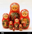 Matrioshkas. Muñecas rusas típicas Fotografía de stock - Alamy