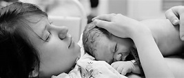 Beneficios del contacto piel con piel entre la madre y el recién nacido ...