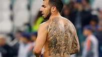 La historia del impactante tatuaje en la espalda de Carlos Tevez