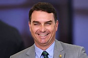 Flávio Bolsonaro garante que candidato bolsonarista pode vencer ACM Neto