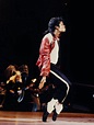 Há 30 anos Michael Jackson fazia o "Moonwalk" pela primeira vez ...