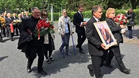 Weggefährten nehmen Abschied von Ex-DDR-Verteidigungsminister Keßler ...