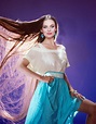 40 Glamorous Photos of Crystal Gayle in the 1970s and ’80s | Vintage ...
