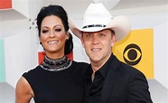 Justin Moore 2024: Wife, net worth, tattoos, smoking & body facts - Taddlr