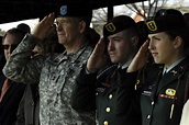U.S. Army Maj. Gen. Eric Schoomaker, left, commander of Walter Reed ...