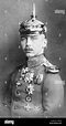 Oscar príncipe de Prusia, hijo del último emperador alemán Guillermo II, en uniforme con casco ...