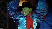 La Máscara (1994) - La máscara baila con los policías - YouTube
