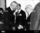 DDR-Staatsratsvorsitzender und SED-Generalsekretär Erich Honecker (r ...
