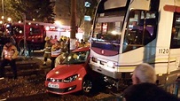 私家車司機疑看錯「孭仔燈」與輕鐵相撞受傷 - 香港經濟日報 - TOPick - 新聞 - 社會 - D160204
