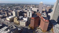 A vista de drone ciudad de Omaha, Nebraska, Estados Unidos - YouTube