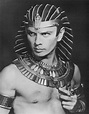 File:Yul Brynner in The Ten Commandments (1956) (cropped).jpg ...