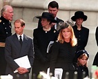 30 Heartbreaking Photos of Princess Diana's Funeral | Princess diana ...