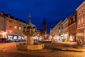 Markt Aschersleben mit Hennebrunnen und St.-Stephani-Kirche Foto & Bild ...
