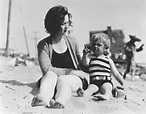 Marilyn Monroe Sur La Plage Avec Sa Mère En 1929 ⋆ Photos historiques ...