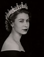 Elisabetta II: la storia e la vita della Regina diventata un'icona ...
