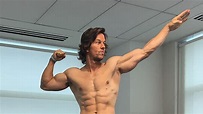 Mark Wahlberg y su mejor ejercicio para un abdomen plano y marcado | GQ