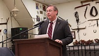 Rep. Louis Riggs addresses crowd at legislative banquet - YouTube