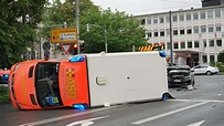 Darmstadt: Schwerer Unfall zwischen Pkw und Rettungswagen - Folgeunfall ...