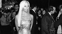Las 16 veces que Donatella Versace se convirtió en icono de estilo de ...