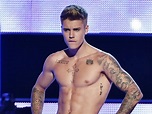 Justin Bieber enseña todos los músculos de su cuerpo y da la vuelta al ...