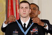 Ryan Pitts awarded the Medal of Honor - CBS News