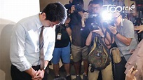 許智峯再就取手機事件 向行政主任及公眾鞠躬道歉 - 香港經濟日報 - TOPick - 新聞 - 政治 - D180426