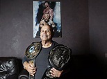 Muere Rocky Johnson, padre de Dwyane Johnson y leyenda de la WWE, a los ...