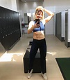 Karina Lucco exibe barriga definida com selfie - Vogue | gente