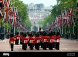 I soldati dell'Esercito britannico Guards Regiments marching in The ...