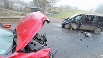 Schwerer Unfall im Kreis Gießen: Zwei Fahrzeuge kollidieren frontal