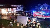 Schwerer Unfall in Langgöns: Zwei Verletzte - Auto kracht im Kreis ...