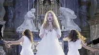 Arielle Dombasle et Era dévoilent le clip du single "Ave Maria"